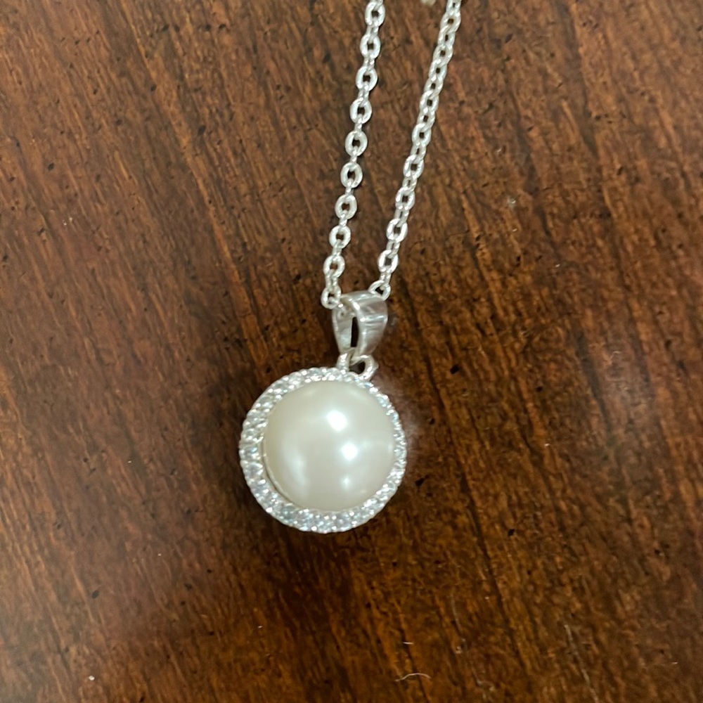 Silver tone faux pearl necklace